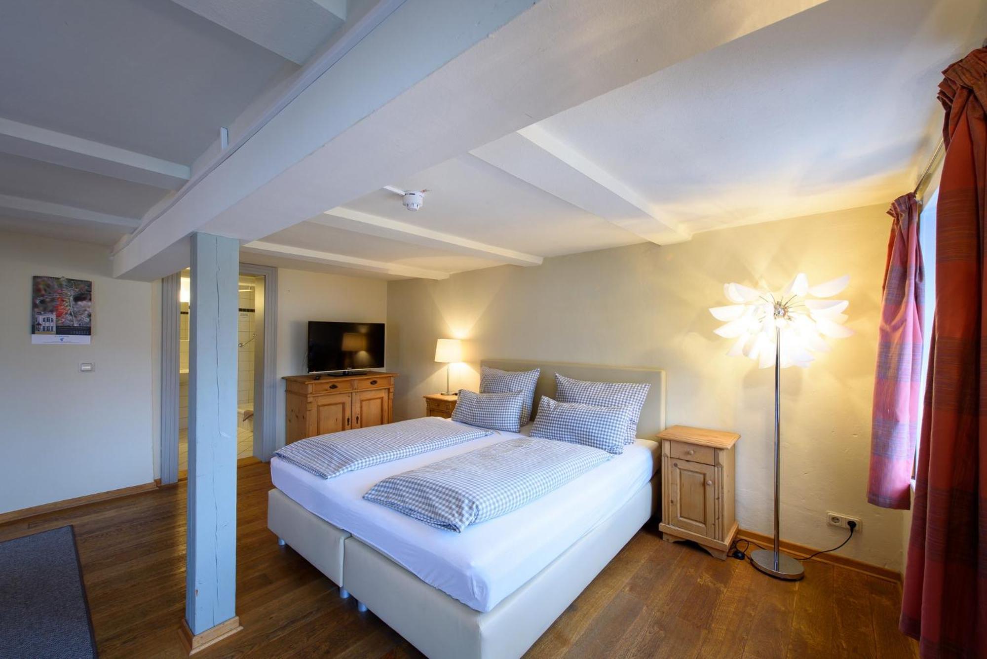 Hotel Pension St Nikolai เควดลินบวร์ก ภายนอก รูปภาพ